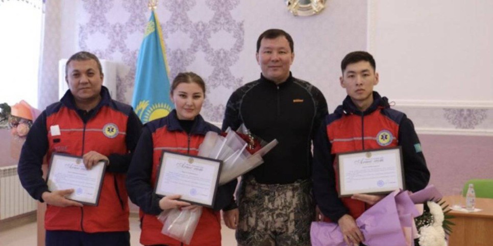 
                    Награждены фельдшеры, ползком добиравшиеся по сугробам к пациенту в Актюбинской области
                