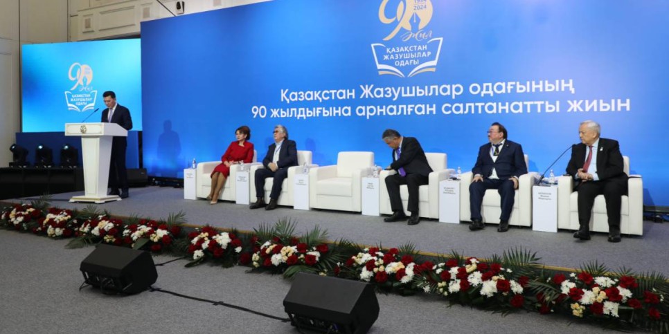 
                    Мереке Құлкенов: Литература – движущая сила стабильности общества
                