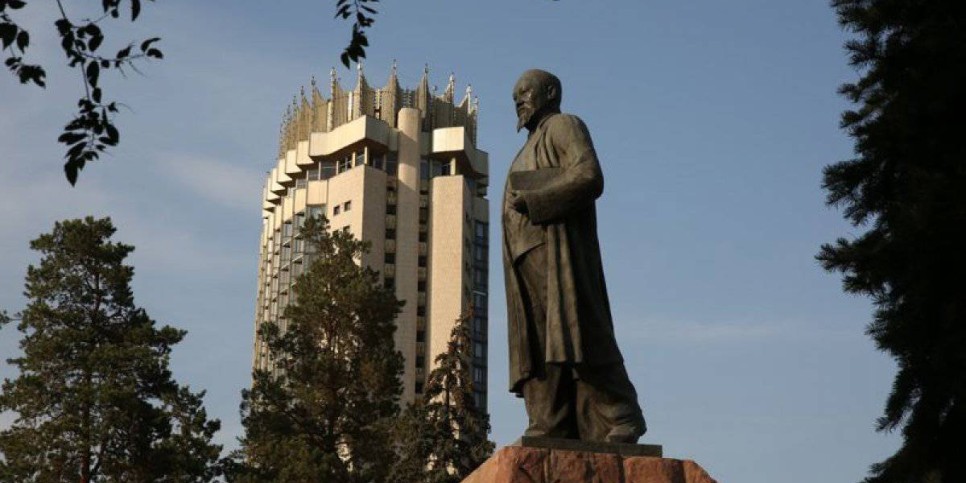 
                    В акиматах подсчитали, сколько улиц, школ, населенных пунктов названо в честь Абая
                