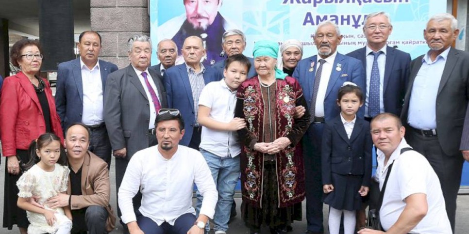 
                    В Алматы открыли мемориальную доску в честь известного поэта Жарылкасына Аманулы
                