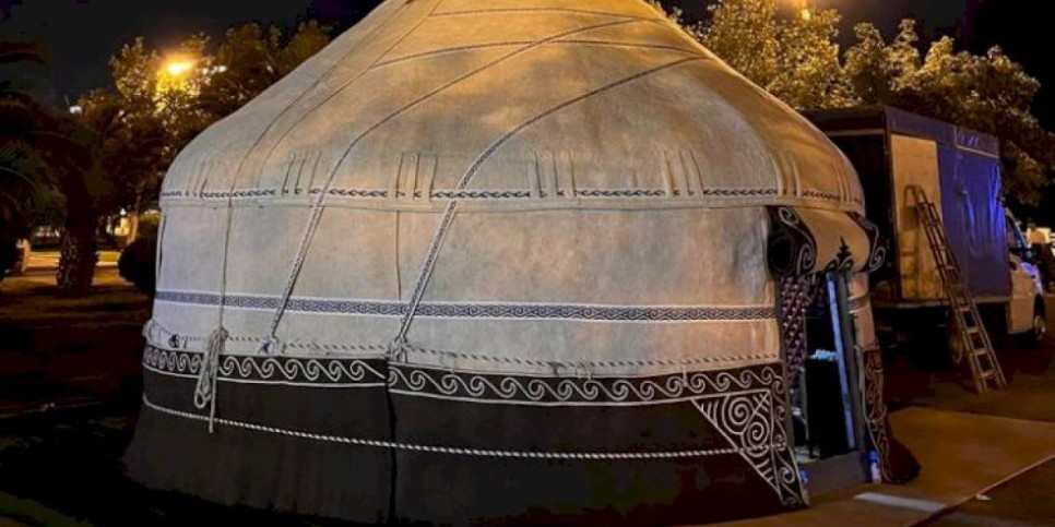 
                    Казахскую юрту установили в столице Азербайджана – Баку
                