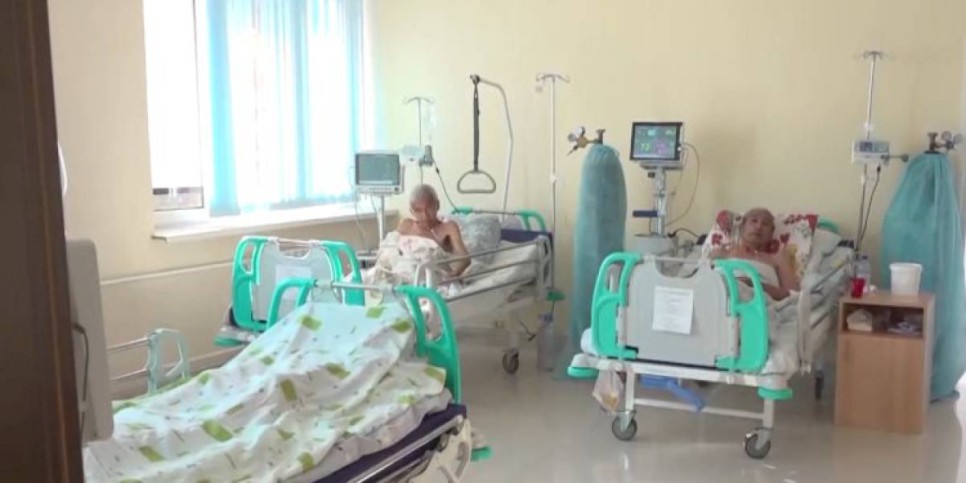 
                    В стационарах Алматы с диагнозом КВИ находятся 834 человека
                