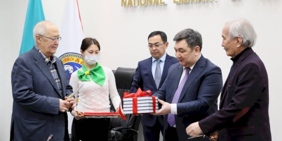 
                    Международная Тюркская академия провела конференцию «Созвучие великих»
                