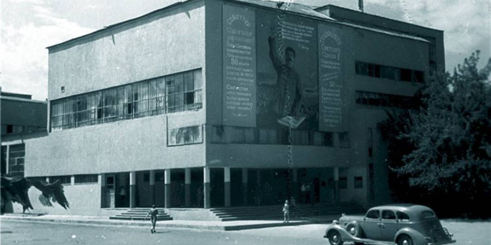
                    Историческому зданию Дома правительства исполняется 90 лет
                