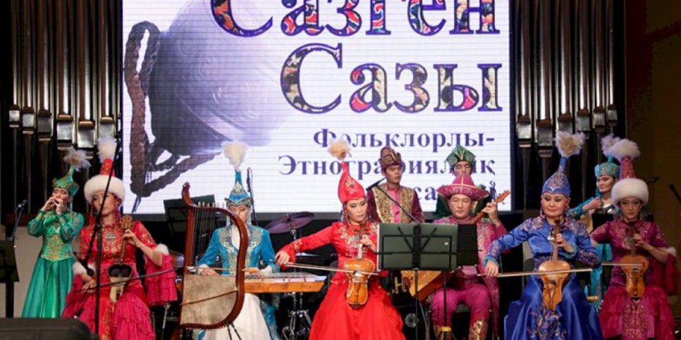 
                    Ансамбль «Сазген сазы» устроил сюрприз сборной Англии накануне финального матча
                