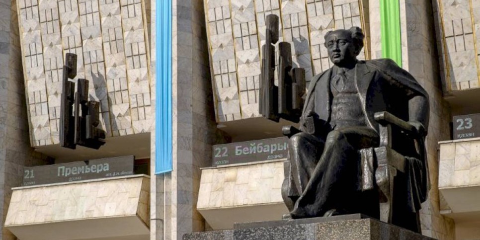 
                    Алматинский драмтеатр отмечает 95-летие
                