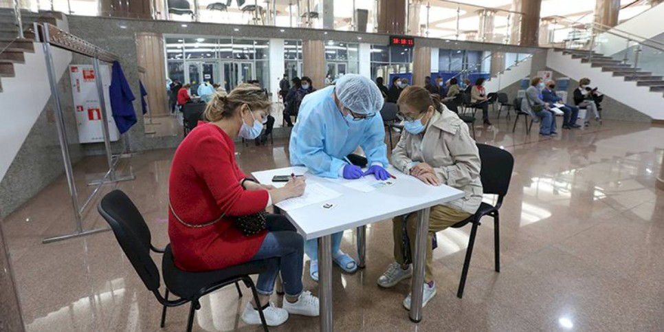 
                    Вакцинация защищает от всех существующих мутаций коронавируса
                