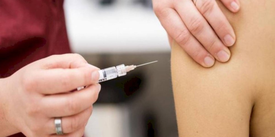 
                    Полицейские и учителя Алматы получили вакцины от COVID-19
                