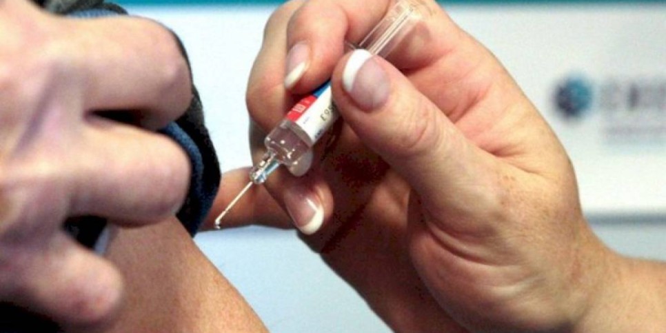 
                    В Лондоне одобрили использование вакцины Pfizer
                