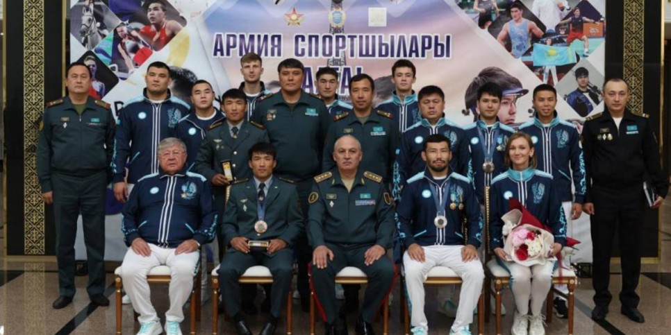 
                    Воинские звания, медали и премии: министр обороны наградил армейских спортсменов-олимпийцев
                