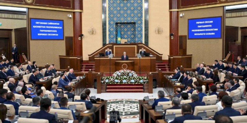
                    Депутаты Мажилиса принесли присягу
                