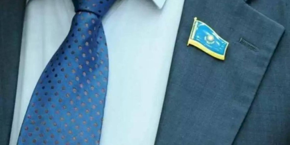 
                    Новым казахстанским мажилисменам вручили удостоверения и нагрудные знаки
                