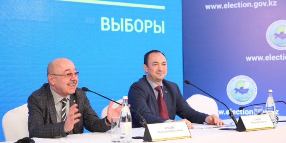 
                    Иностранные наблюдатели отмечают транспарентность выборов
                