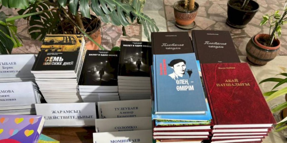 
                    Голосующим Бостандыкского района в Алматы подарили книги
                