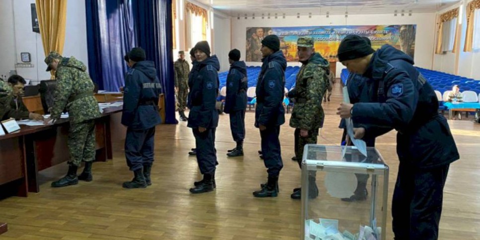 
                    Нацгвардейцы проголосовали на выборах в Алматы
                