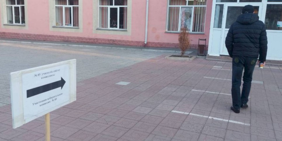 
                    Первых избирателей в Алматы встречают подарками
                