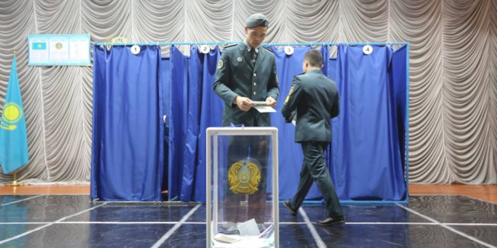 
                    Курсанты Военно-инженерного института радиоэлектроники и связи первыми проголосовали на выборах в Алматы
                