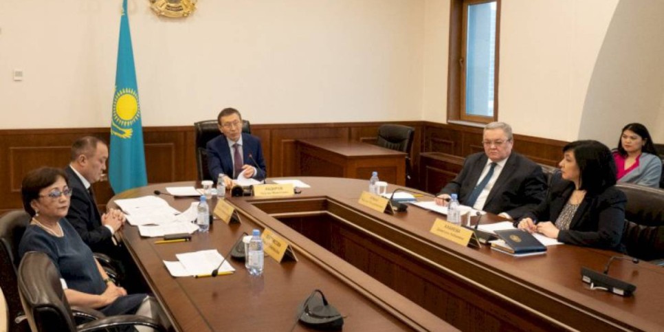 
                    Нурлан Абдиров встретился с группой наблюдателей от МПА СНГ
                