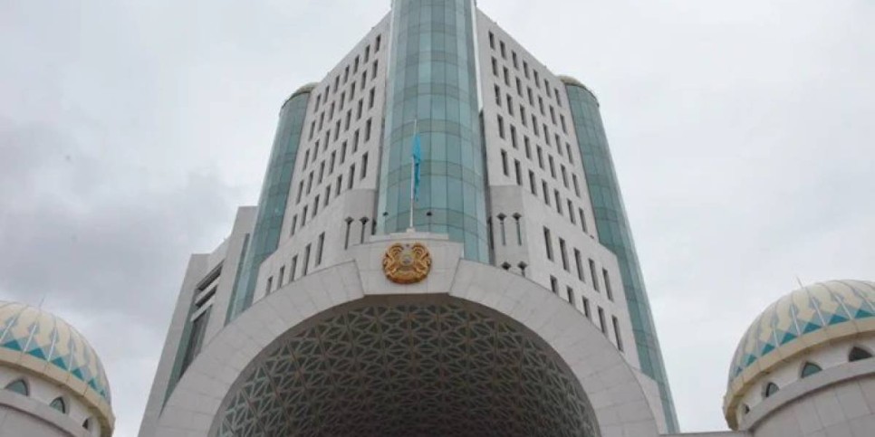 
                    Прекращены полномочия ряда депутатов Сената
                