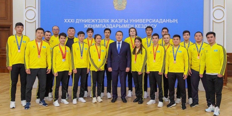 
                    Алихан Смаилов встретился с победителями ХХХI Всемирной летней Универсиады
                