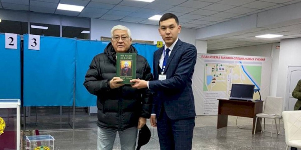 
                    Известные артисты проголосовали в Алматы
                