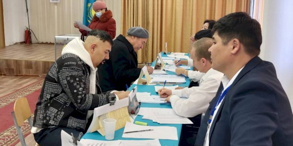 
                    Парвиз Назаров проголосовал на избирательном участке № 492 в Алматы
                