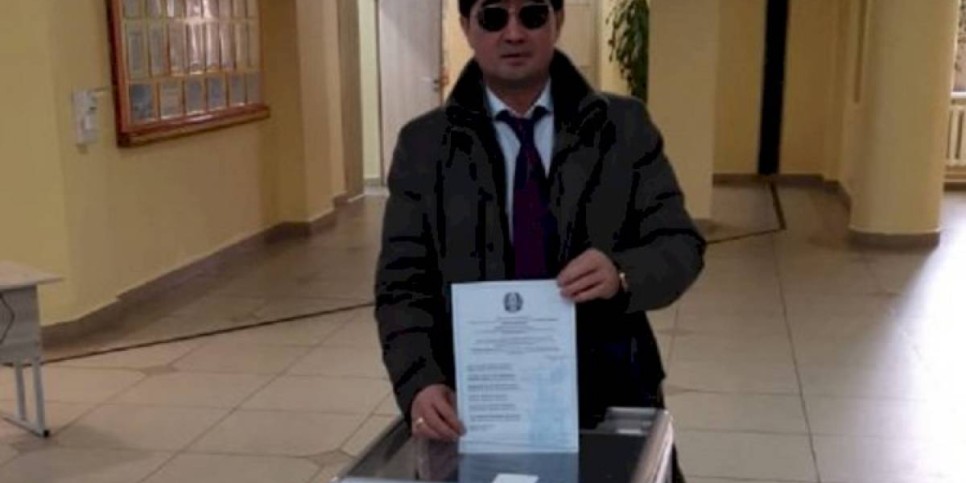 
                    В Алматы проголосовал экс-солист дуэта «Нур-Мукасан» Мукасан Шахзадаев
                