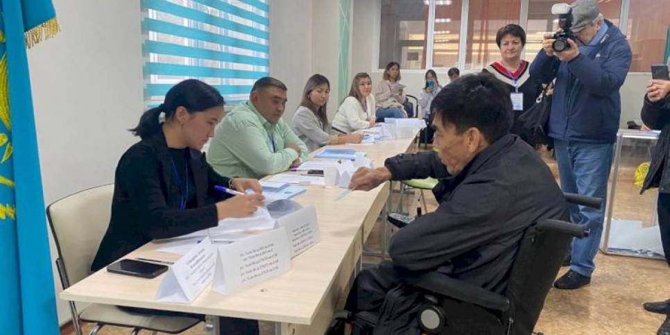 
                    В день выборов для людей с ограниченными возможностями организовали инватакси в Алматы
                