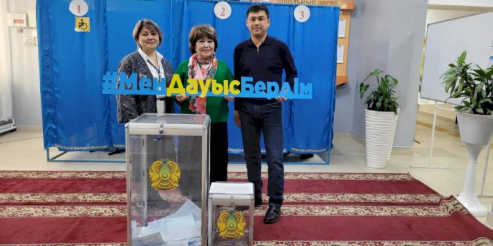 
                    Заслуженная артистка Сулушаш Нурмагамбетова проголосовала на выборах в Алматы
                
