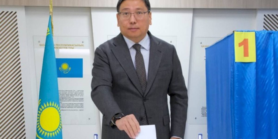 
                    Аким Алматы вместе с супругой проголосовали на выборах Президента Казахстана
                