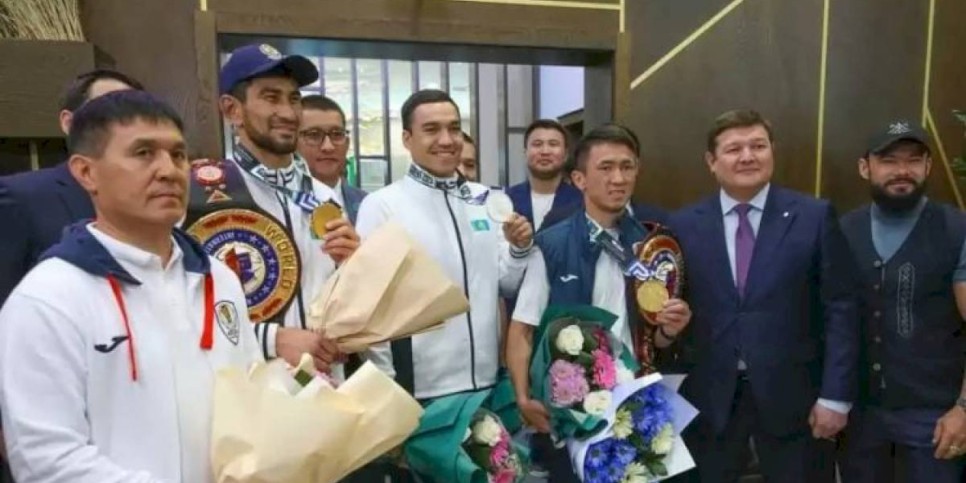 
                    В Астане встретили чемпионов мира по боксу
                