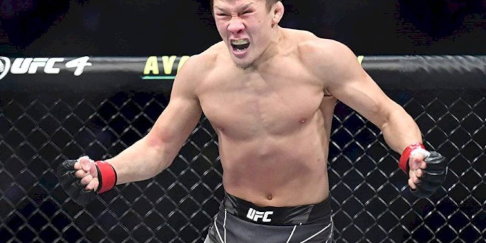 
                    Последний бой Жумагулова в UFC отменен
                
