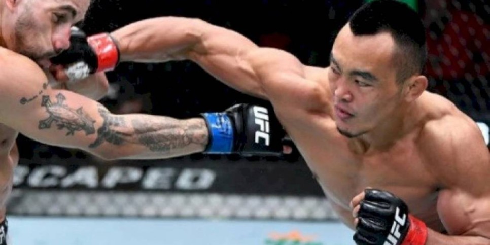 
                    Бой казаха против американца в UFC завершился жестоким нокаутом
                