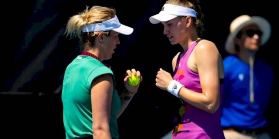 
                    Рыбакина в дуэте с российской теннисисткой пробилась в 1/8 финала Australian Open
                