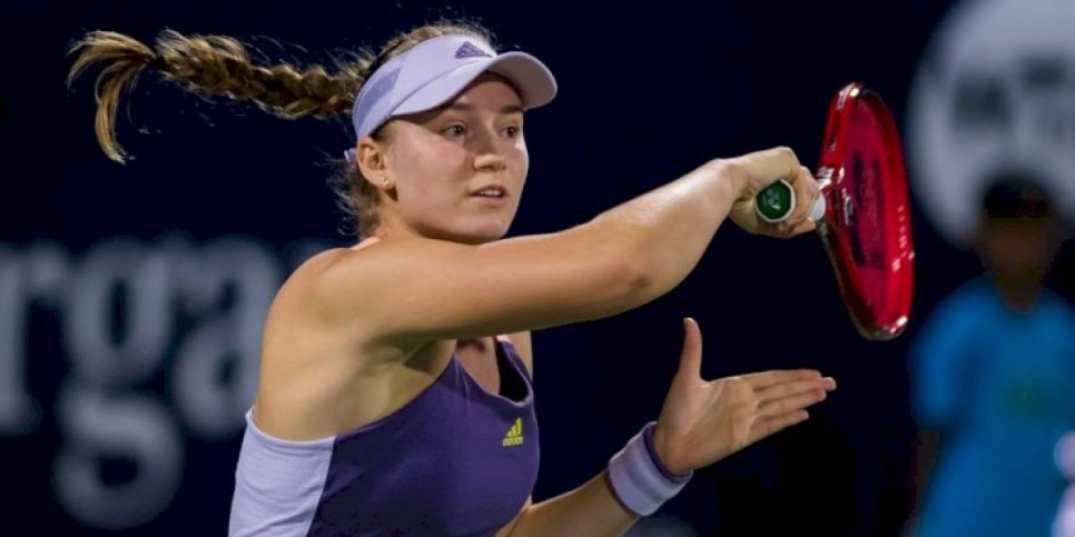
                    Елена Рыбакина сыграет в финале парного турнира в Аделаиде
                