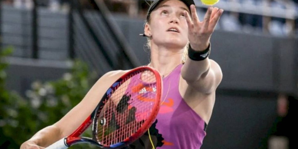 
                    Елена Рыбакина не смогла выйти в четвертьфинал турнира WTA 500 в Австралии
                