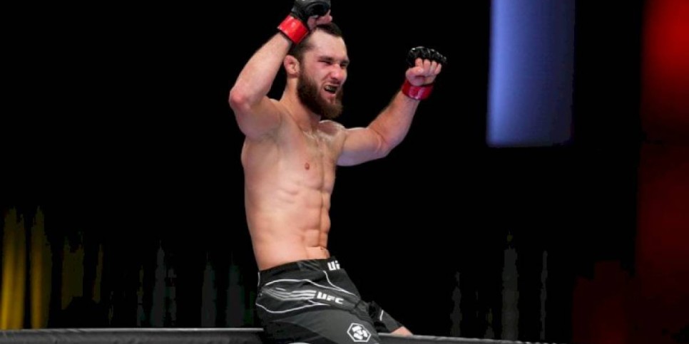
                    Казахстанец Сергей Морозов выиграл третий бой в UFC
                