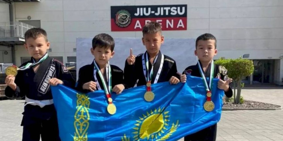 
                    Чемпионами мира по джиу-джитсу стали казахстанские юниоры
                