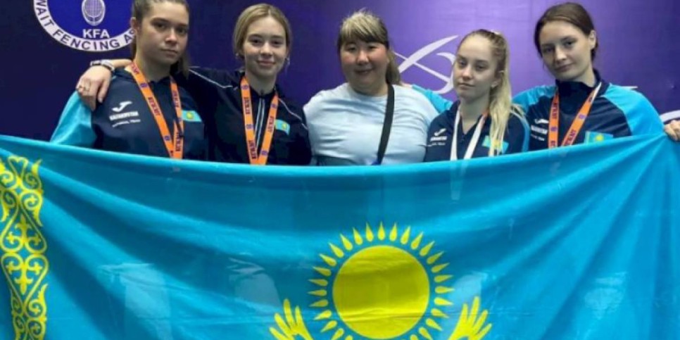 
                    Чемпионат Азии по фехтованию: казахстанские шпажистки завоевали серебро
                