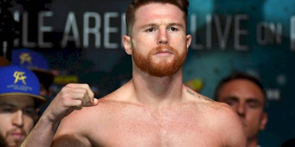 
                    «Канело» прибыл на третий бой с GGG
                