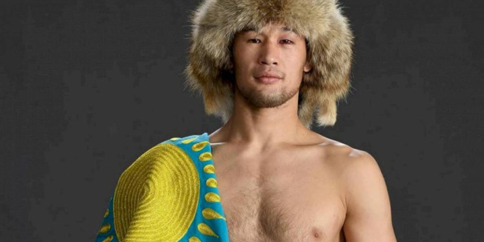 
                    Шавкат Рахмонов эффектно выиграл третий подряд бой в UFC
                