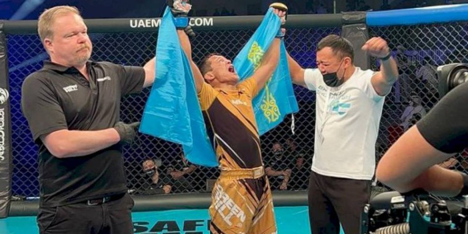
                    Казахстанский боец стал первым трехкратным чемпионом мира в любительском ММА
                