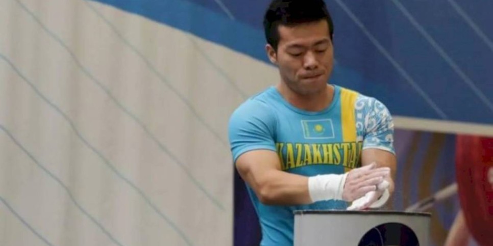 
                    Казахстанский тяжелоатлет завоевал золото на чемпионате мира
                
