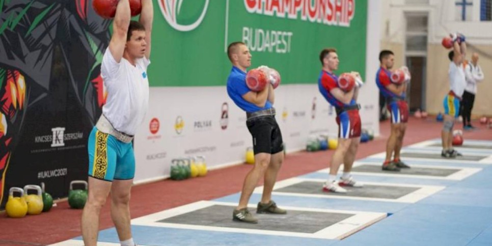 
                    Казахстанец завоевал «золото» на этапе Кубка мира по гиревому спорту
                