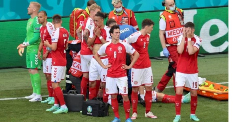 
                    Игроку сборной Дании стало плохо во время матча на Евро-2020
                