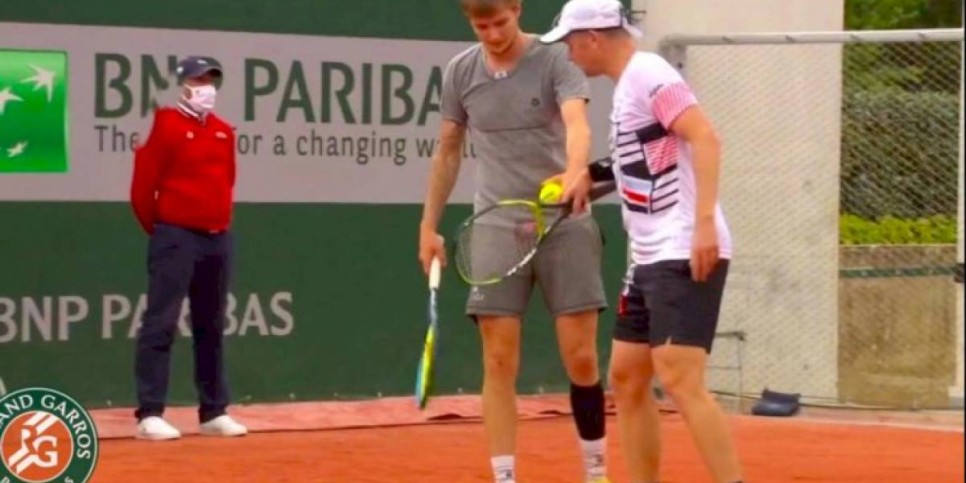 
                    Казахстанские теннисисты впервые вышли в четвертьфинал Roland Garros
                