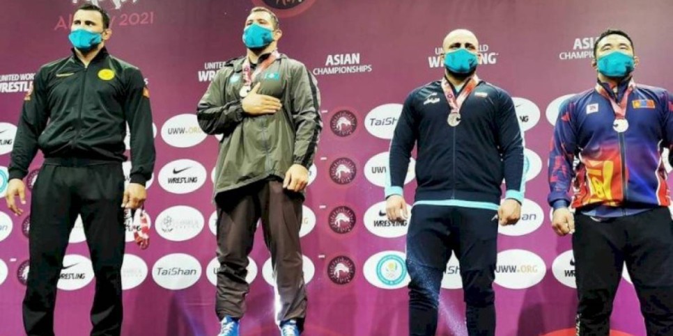 
                    Сборная Казахстана завоевала 17 медалей на чемпионате Азии по борьбе
                
