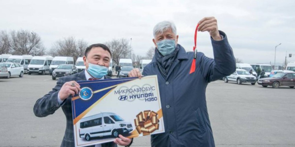 
                    Новые микроавтобусы подарили спортшколам Алматинской области
                