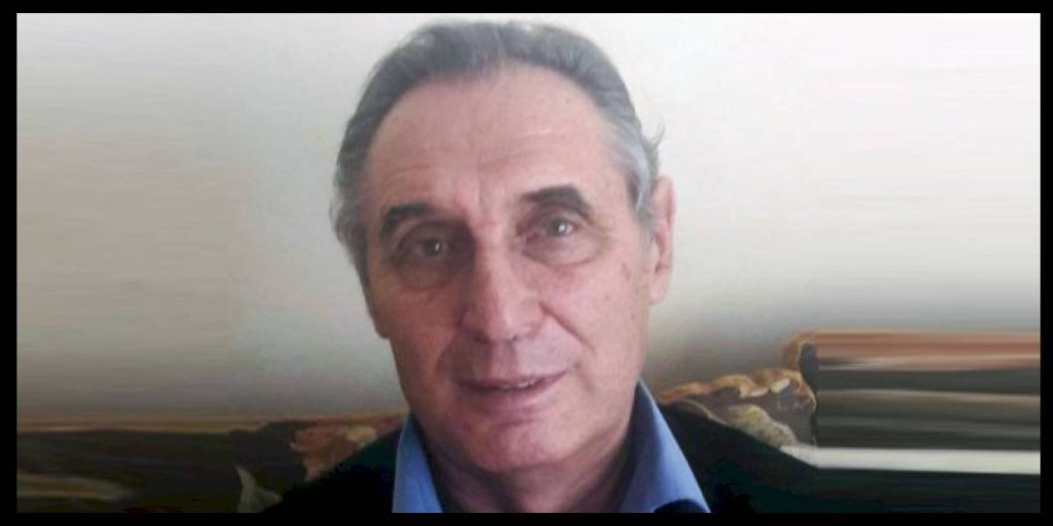 
                    Его учеников знает вся страна
                