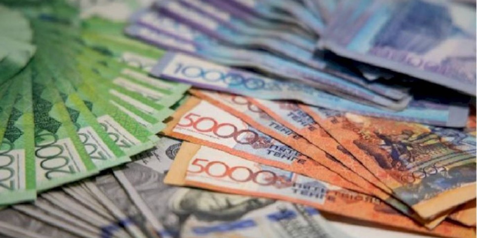 
                    Казахстанцы все больше предпочитают инвалюте тенге
                